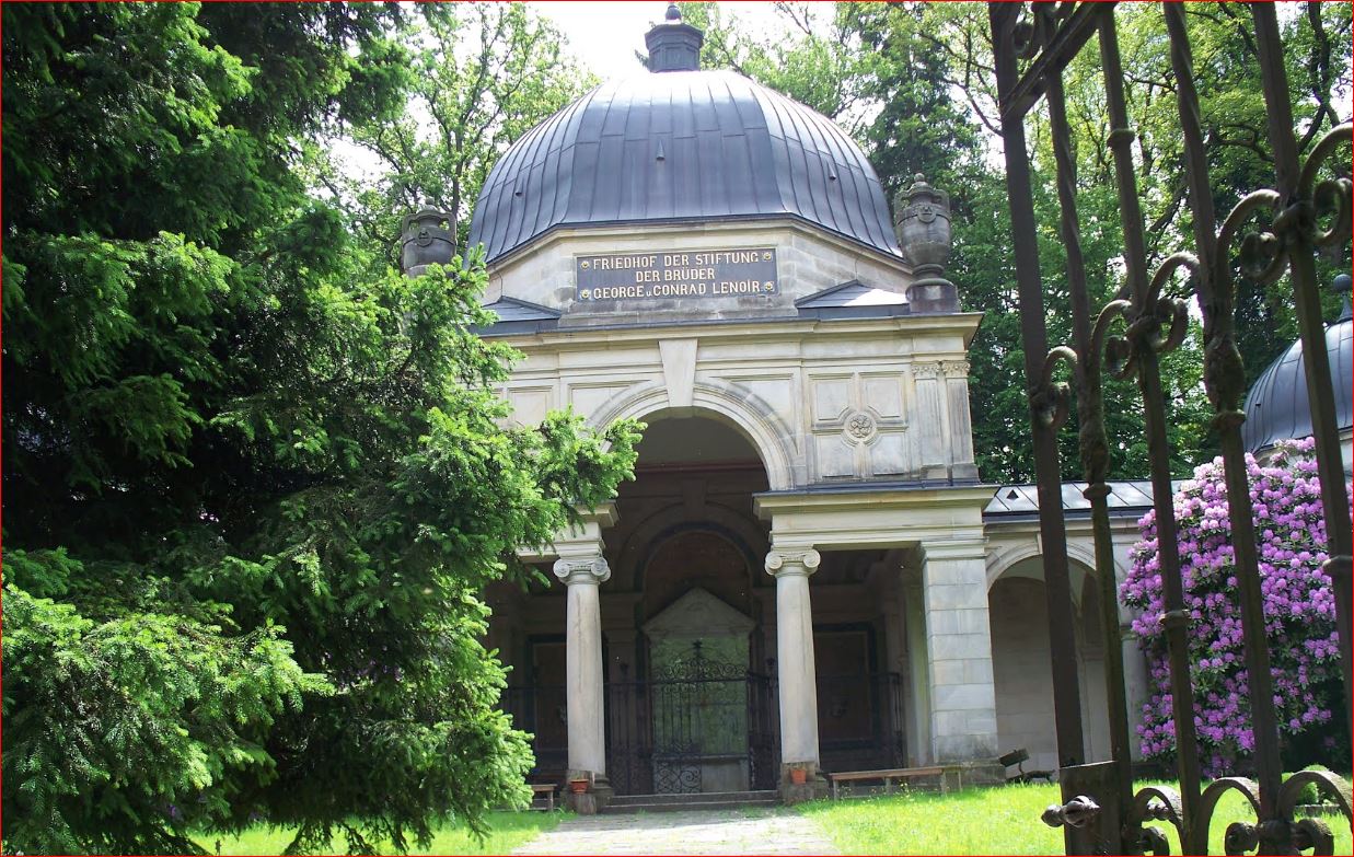 friedhof mausoleum